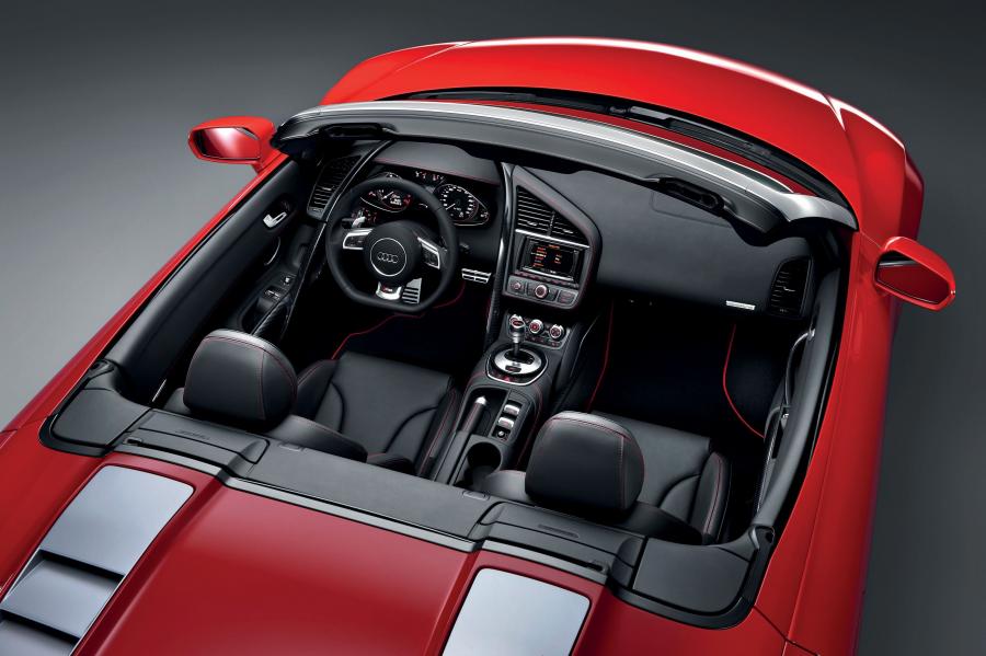 Интерьер Audi R8 V10 Spyder 2012 года  (WW) (фото 10 из 20)